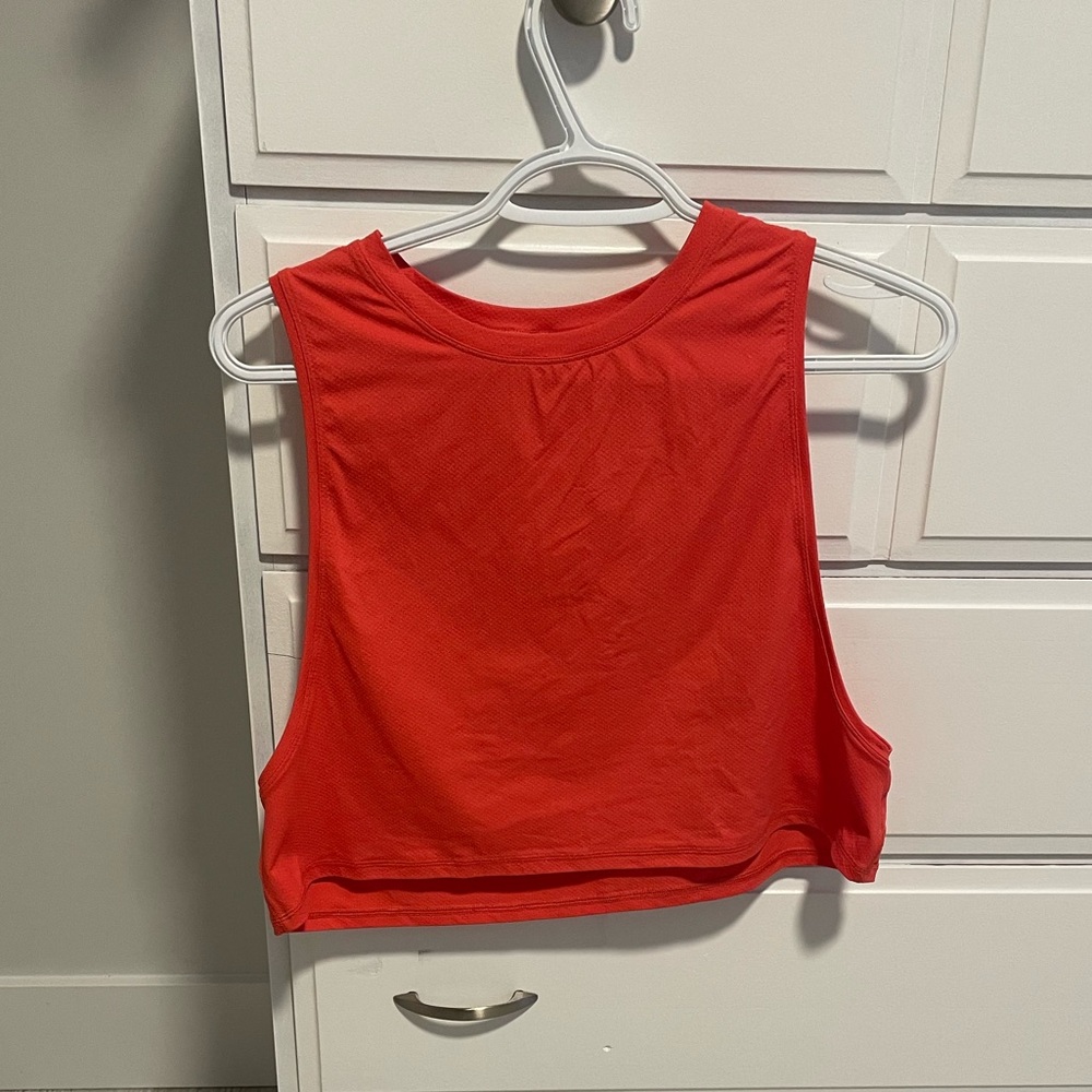 Lululemon crop muscle tank